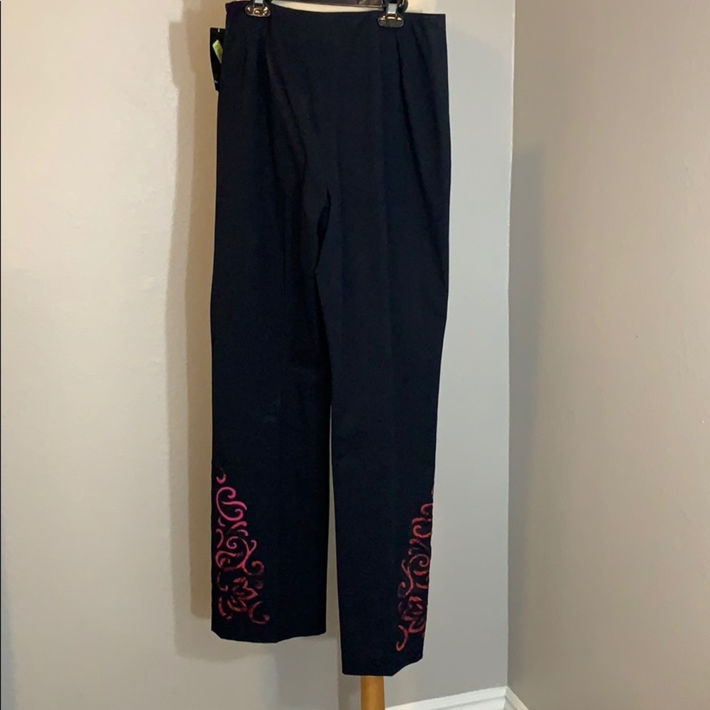 Dana Buchman 8 blk jeans accent embroidered flame